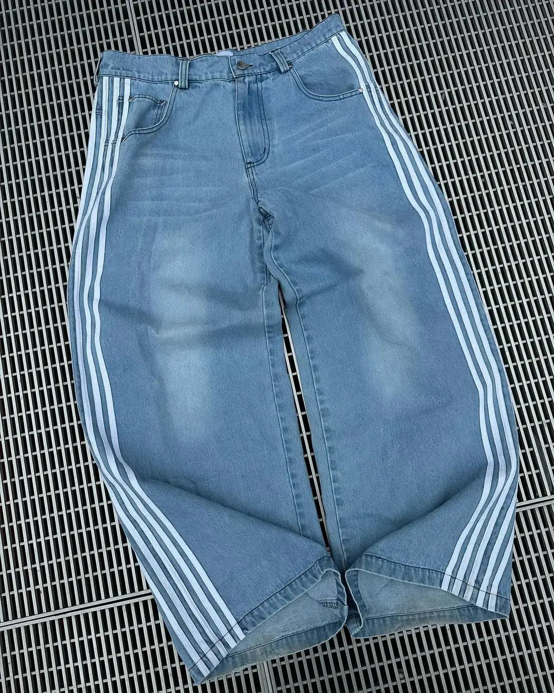 Men's Baggy Jeans with Striped Trim