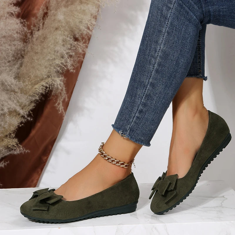 Women's Flat Shoes with Bow Design